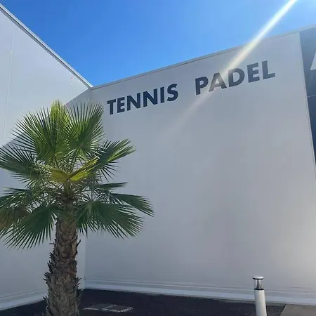 112 Au Pied Du Centre International De Tennis *